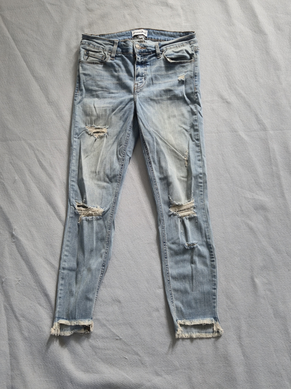 Studio Blue Light Wash Distressed Ankle Skinny Jeans Raw Hem Size 28